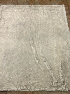 Restoration Hardware Faux Fur Throw Blanket - Light Gray Cosy Fall Heavy